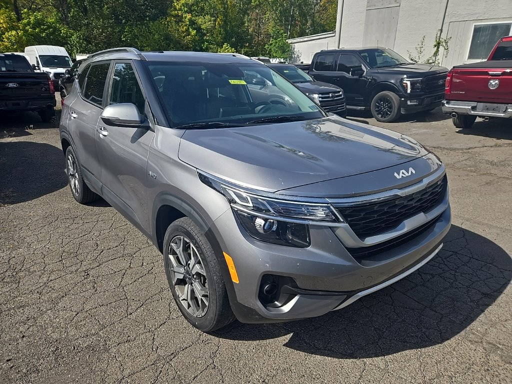 Used 2022 Kia Seltos EX AWD/4WD image 3