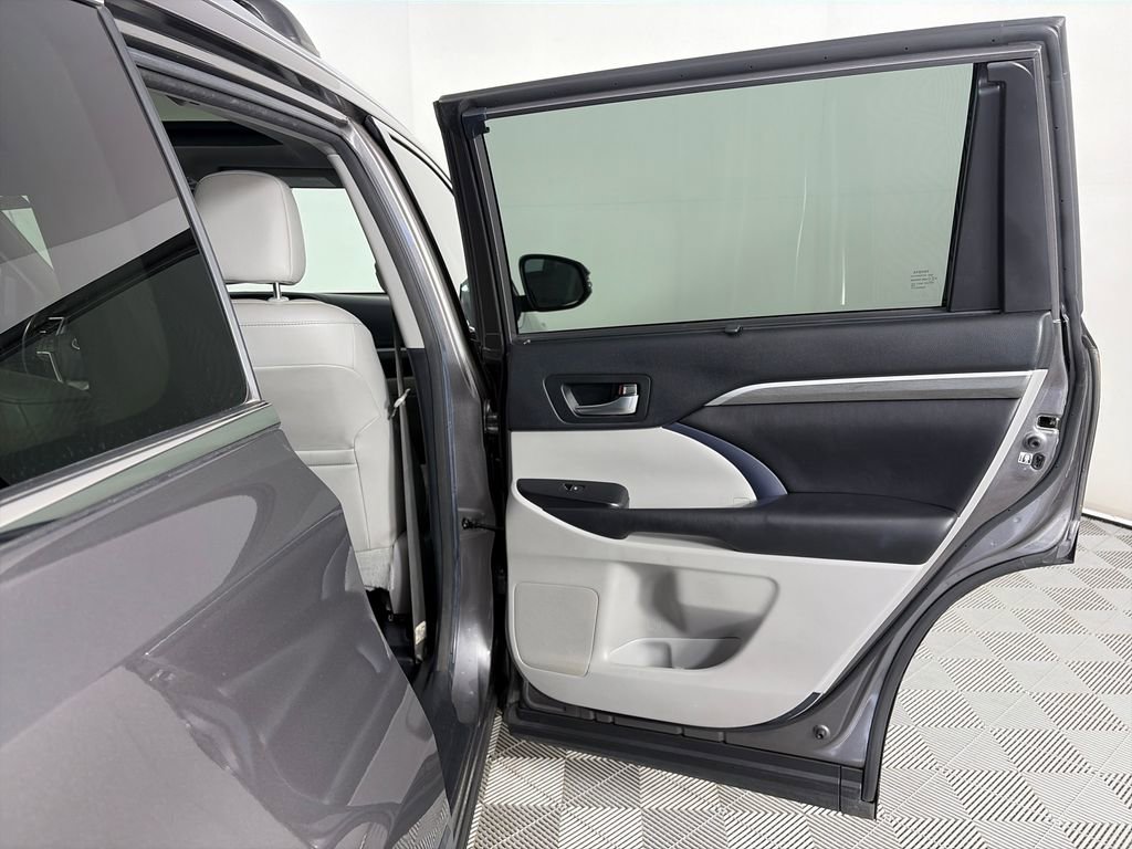 Used 2018 Toyota Highlander Limited Platinum image 28