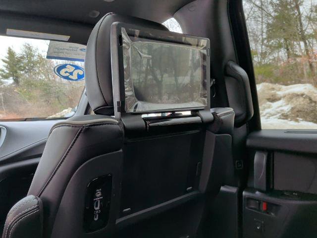 Used 2025 Chrysler Pacifica Limited w/ Uconnect Theater Family Group image 18