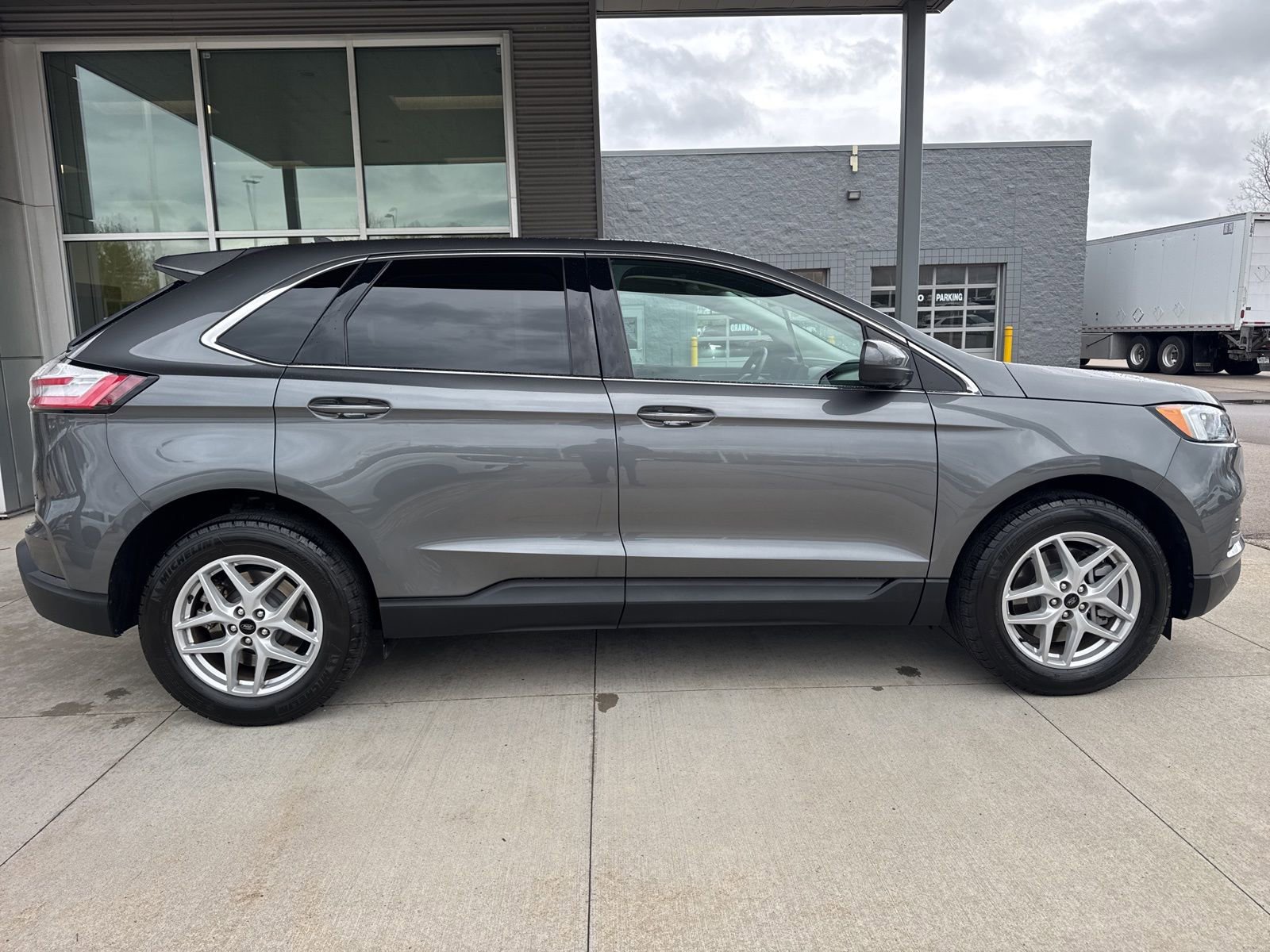 Certified 2024 Ford Edge SEL w/ Convenience Package AWD/4WD image 8