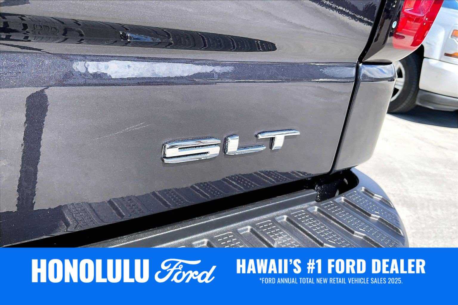 Used 2025 GMC Sierra 1500 SLT AWD/4WD image 7