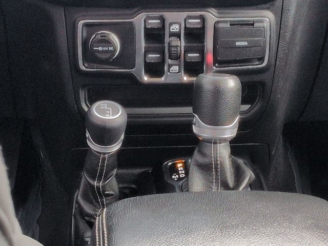 Used 2020 Jeep Wrangler Unlimited Sahara AWD/4WD image 19