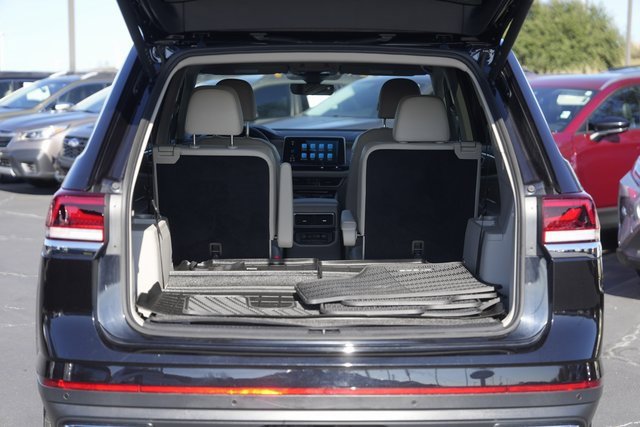 Used 2024 Volkswagen Atlas SE image 30