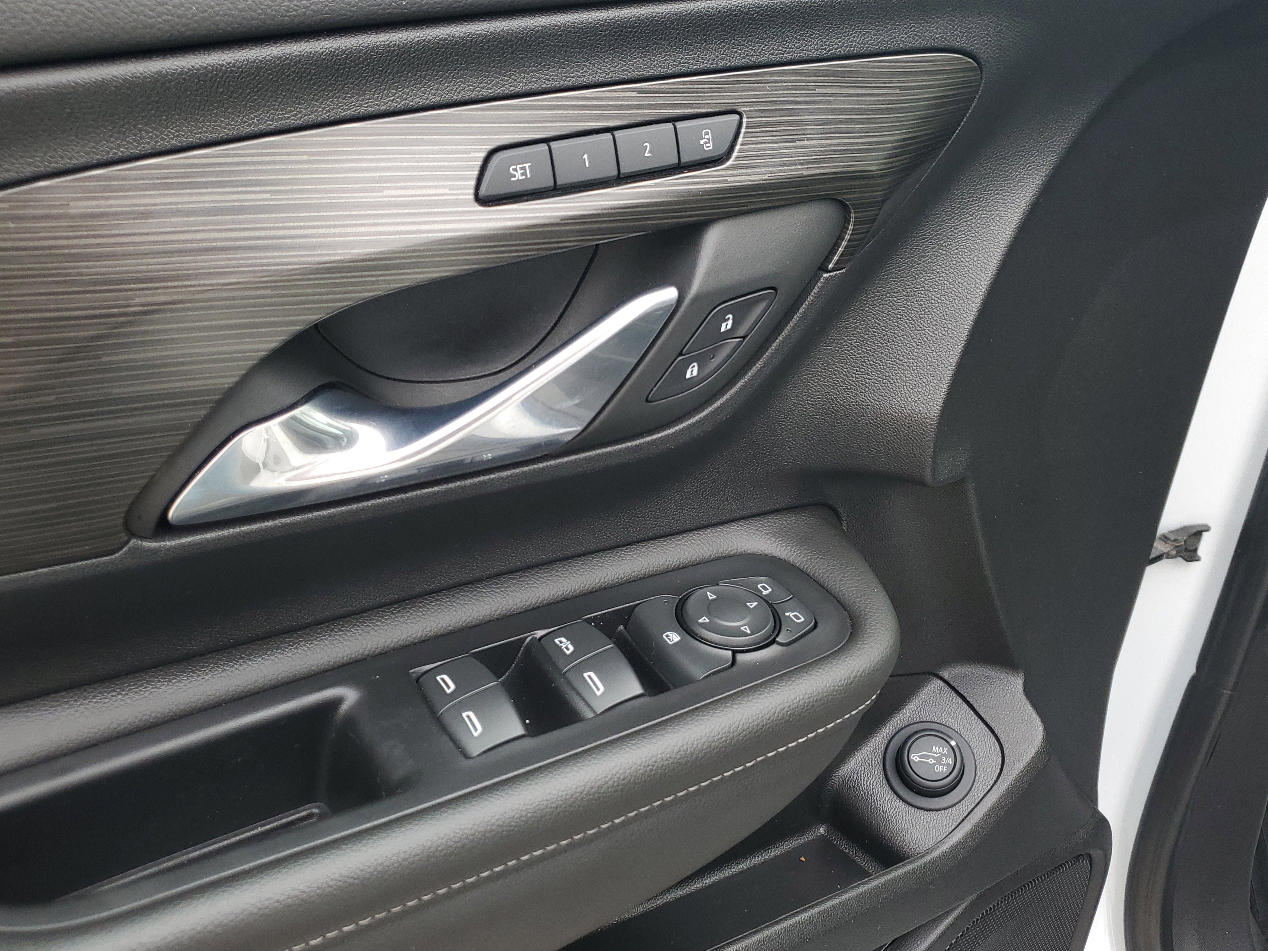 Used 2023 GMC Terrain SLT w/ Tech Package image 20