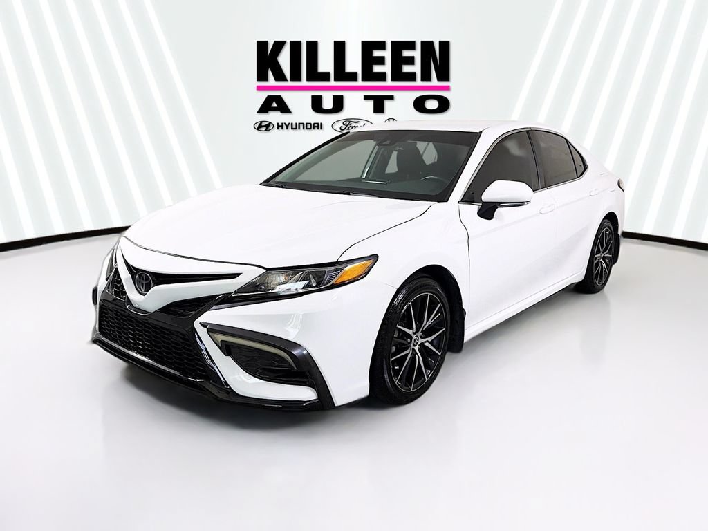 Used 2023 Toyota Camry SE FWD image 3