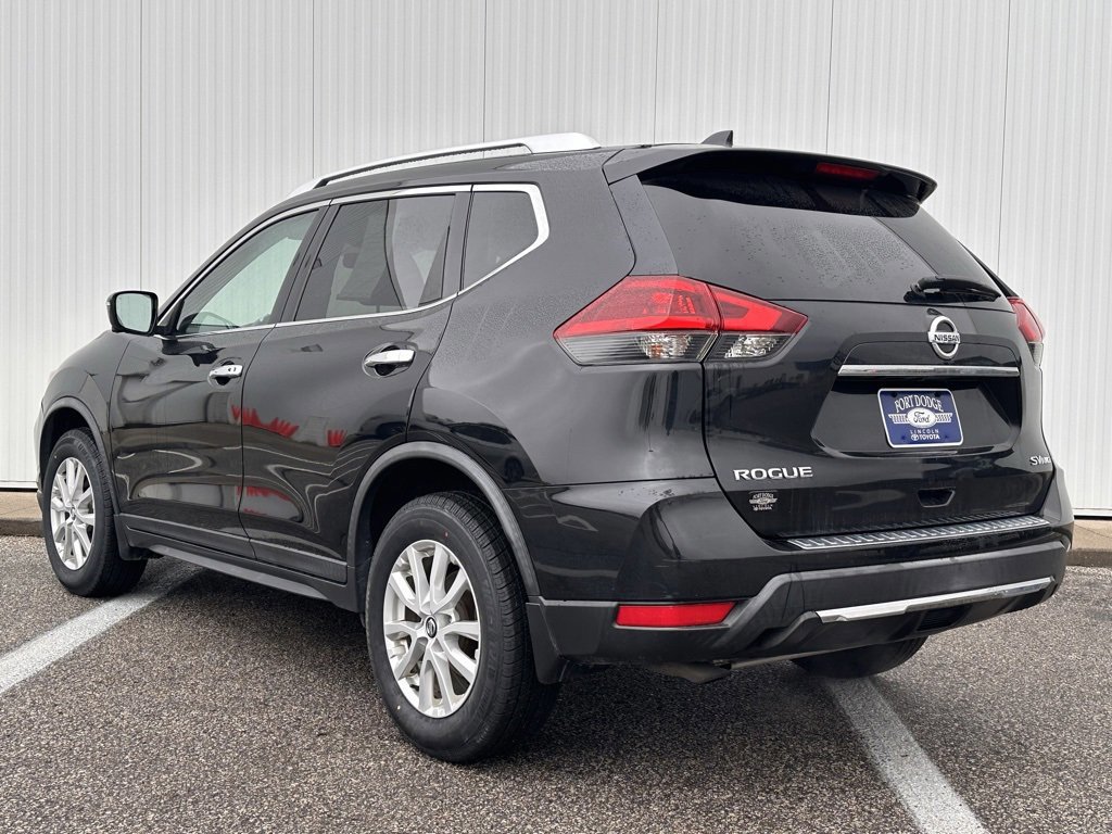 Used 2018 Nissan Rogue SV w/ Premium Package image 4