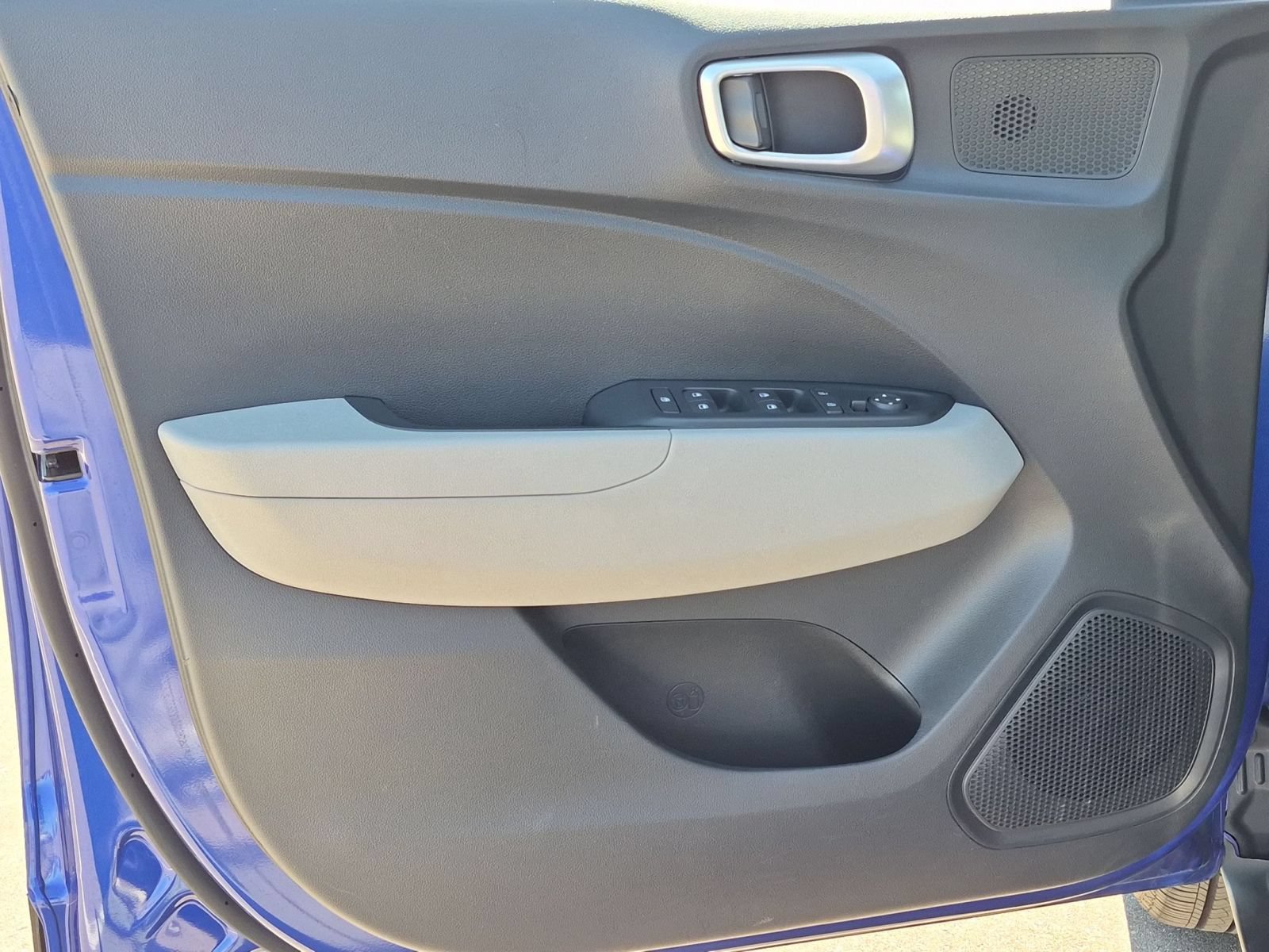 Used 2025 Hyundai Venue SEL FWD image 15