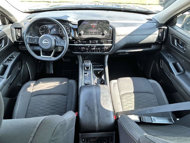 Used 2025 Nissan Pathfinder SV AWD/4WD image 4