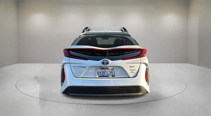 Used 2021 Toyota Prius Prime XLE FWD image 2