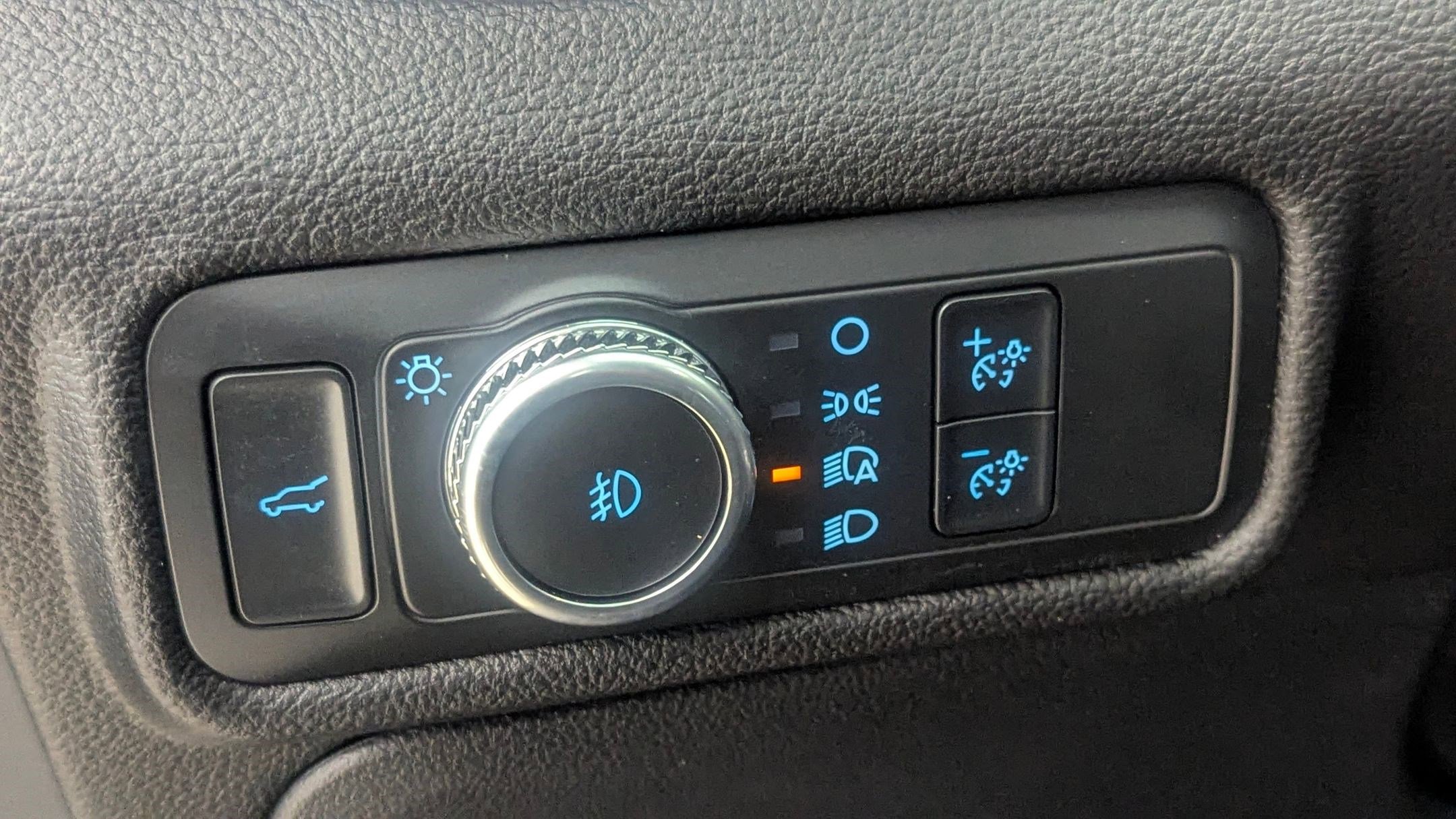 Certified 2022 Ford Explorer XLT w/ Equipment Group 202A image 17