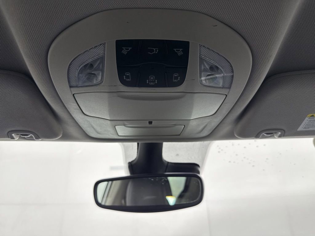 Used 2024 Chrysler Pacifica Touring-L image 32