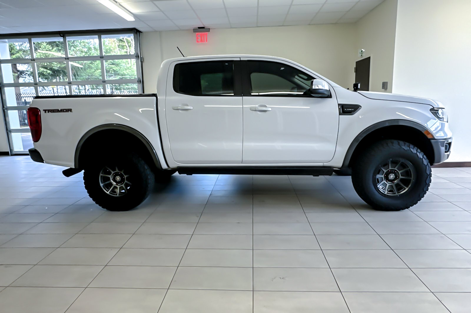 Certified 2023 Ford Ranger Lariat w/ Tremor Off-Road Package AWD/4WD image 3
