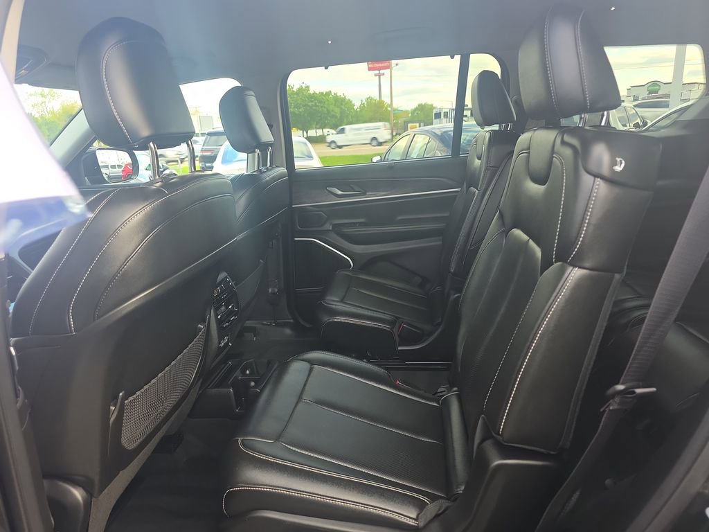 Used 2023 Jeep Grand Cherokee L Limited w/ Luxury Tech Group II AWD/4WD image 41
