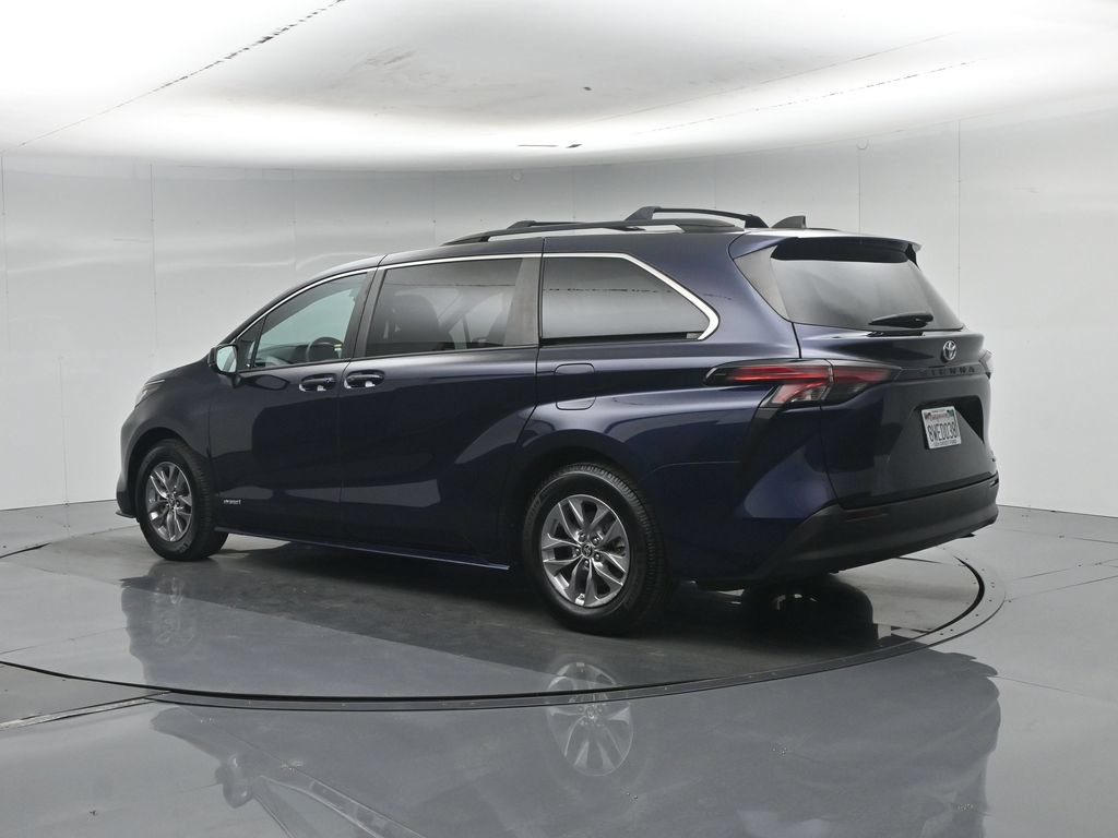 Used 2021 Toyota Sienna LE w/ LE Plus Package FWD image 7