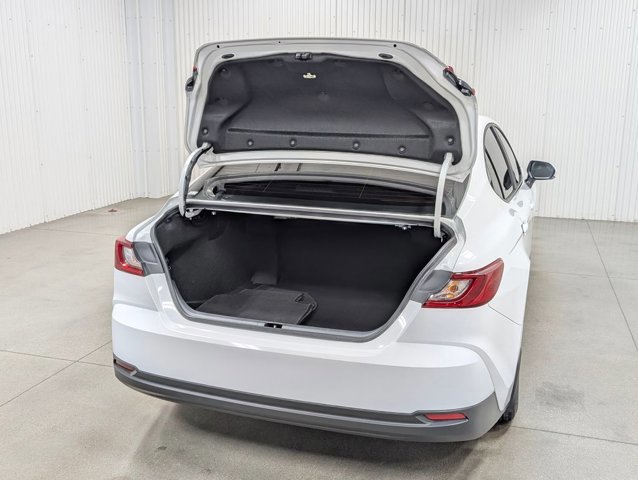 Used 2025 Toyota Camry LE image 9