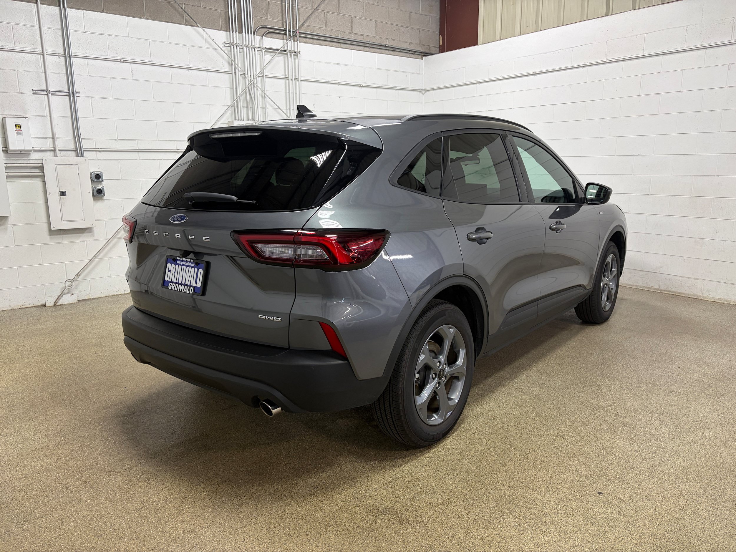 Certified 2025 Ford Escape ST-Line Select AWD/4WD image 8