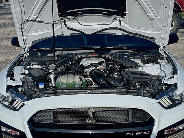 Certified 2021 Ford Mustang Shelby GT500 w/ Carbon Fiber Track Pack RWD image 32