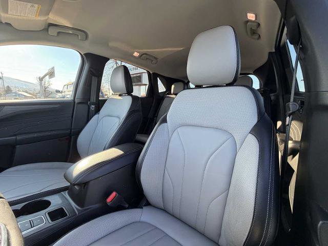 Certified 2025 Ford Escape Platinum w/ Premium Technology Package image 9
