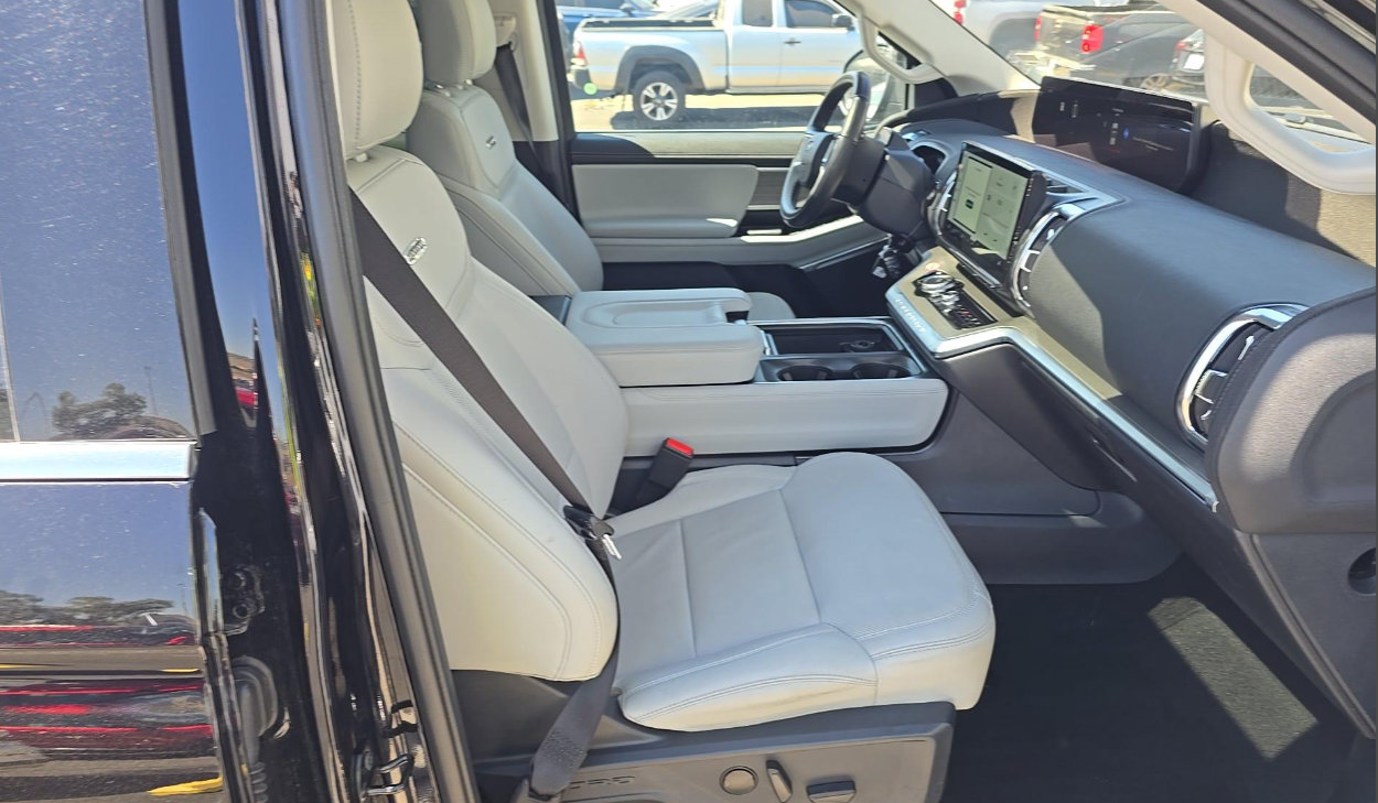 Certified 2025 Ford Expedition Platinum AWD/4WD image 5