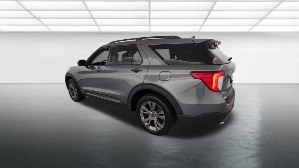 Certified 2024 Ford Explorer XLT w/ Equipment Group 202A AWD/4WD image 7