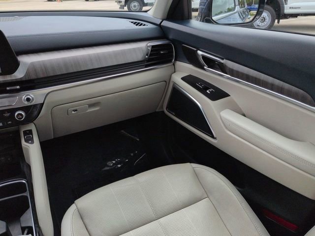 Used 2024 Kia Telluride SX w/ Towing Package FWD image 17