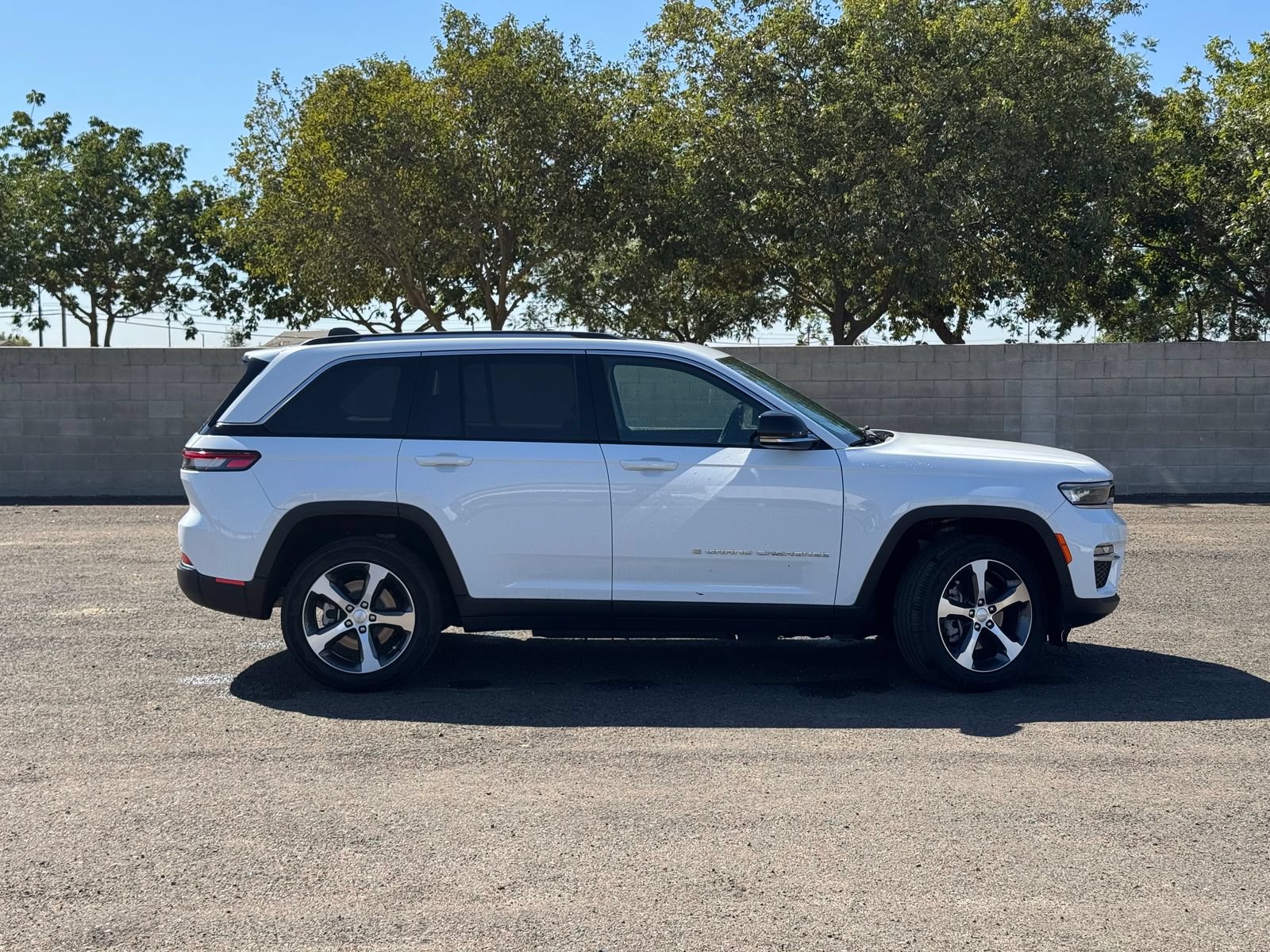 Used 2023 Jeep Grand Cherokee 4WD 4xe video 2