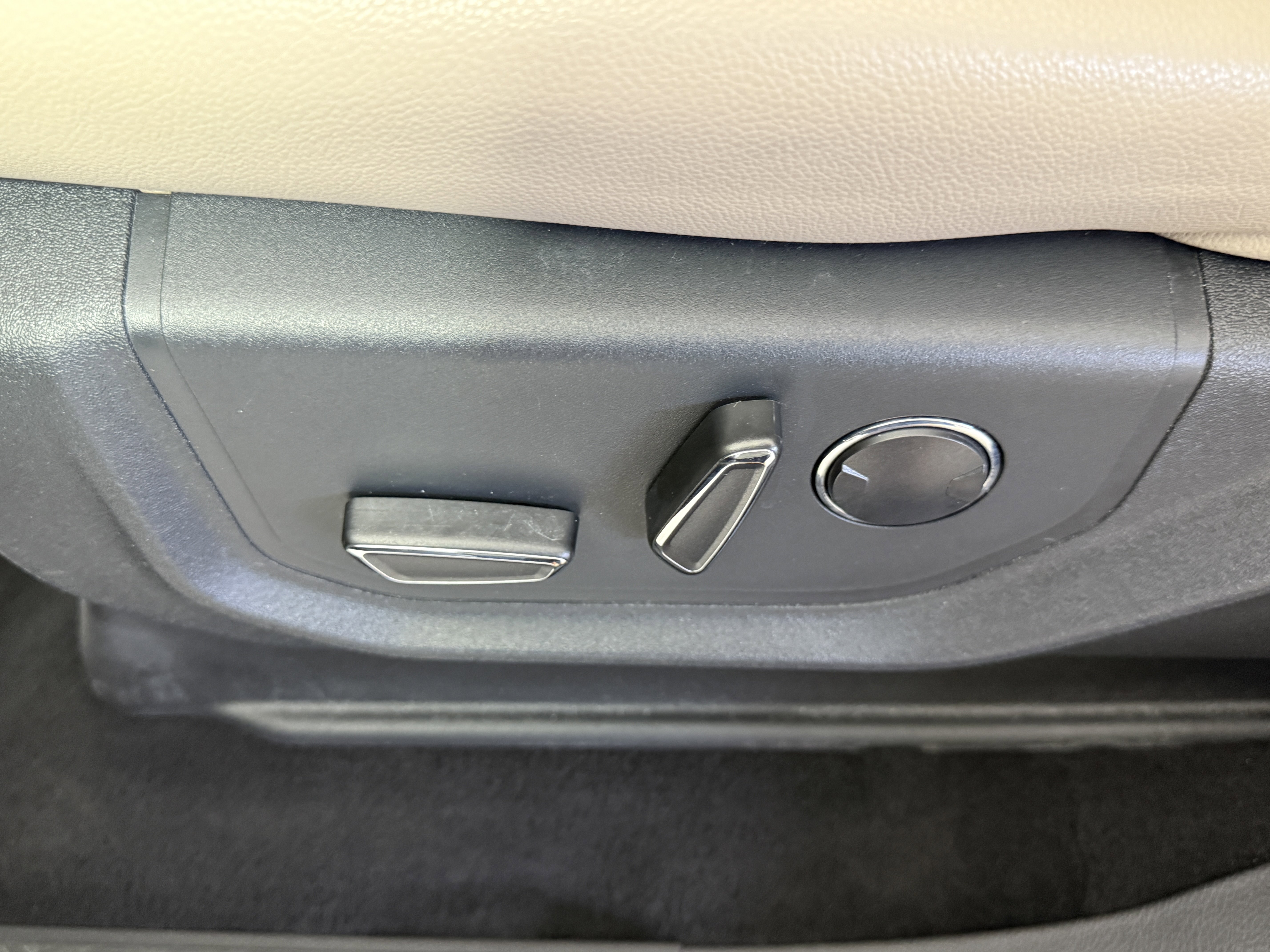 Certified 2024 Ford Expedition Limited image 19