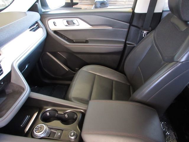 Certified 2025 Ford Explorer Active w/ Active Comfort Package RWD image 24