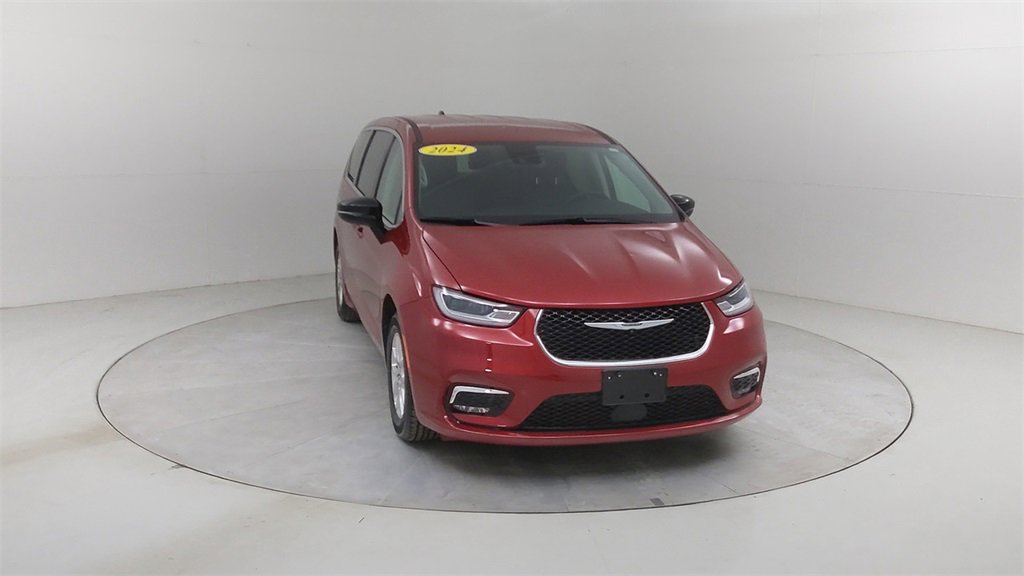 Used 2024 Chrysler Pacifica Touring-L image 9