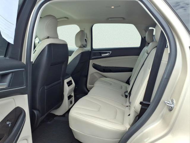 Certified 2018 Ford Edge Titanium w/ Cold Weather Package AWD/4WD image 10