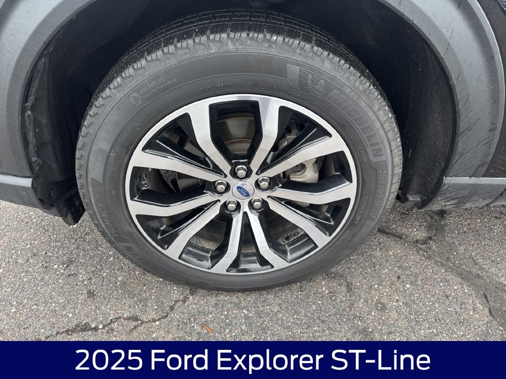 Certified 2025 Ford Explorer ST-Line AWD/4WD image 11