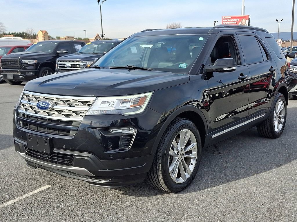 Certified 2018 Ford Explorer XLT w/ Equipment Group 202A image 3
