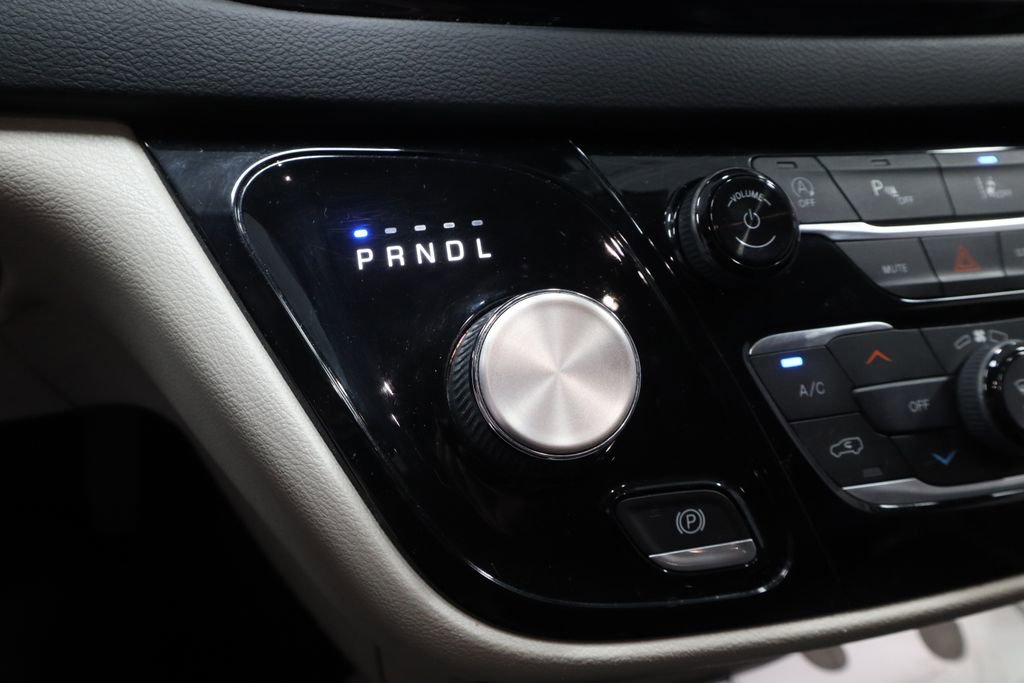 Used 2022 Chrysler Pacifica Touring-L FWD image 33