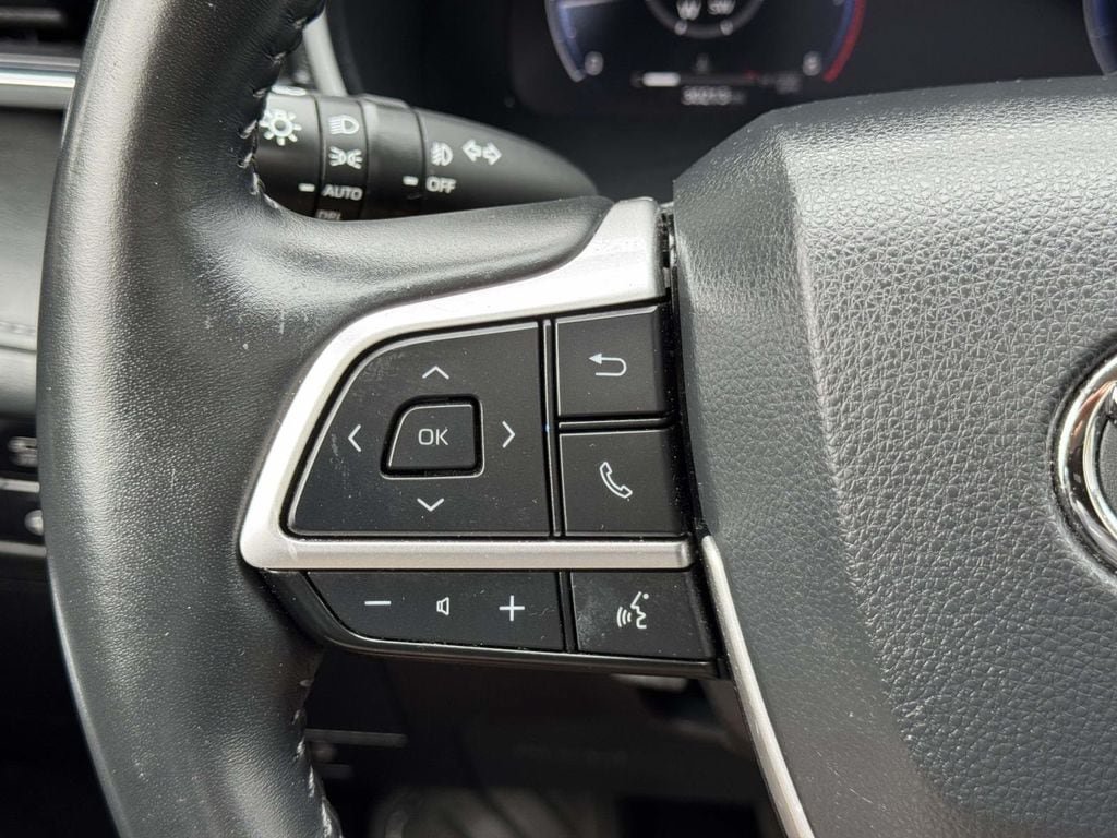 Used 2023 Toyota Highlander Platinum AWD/4WD image 12