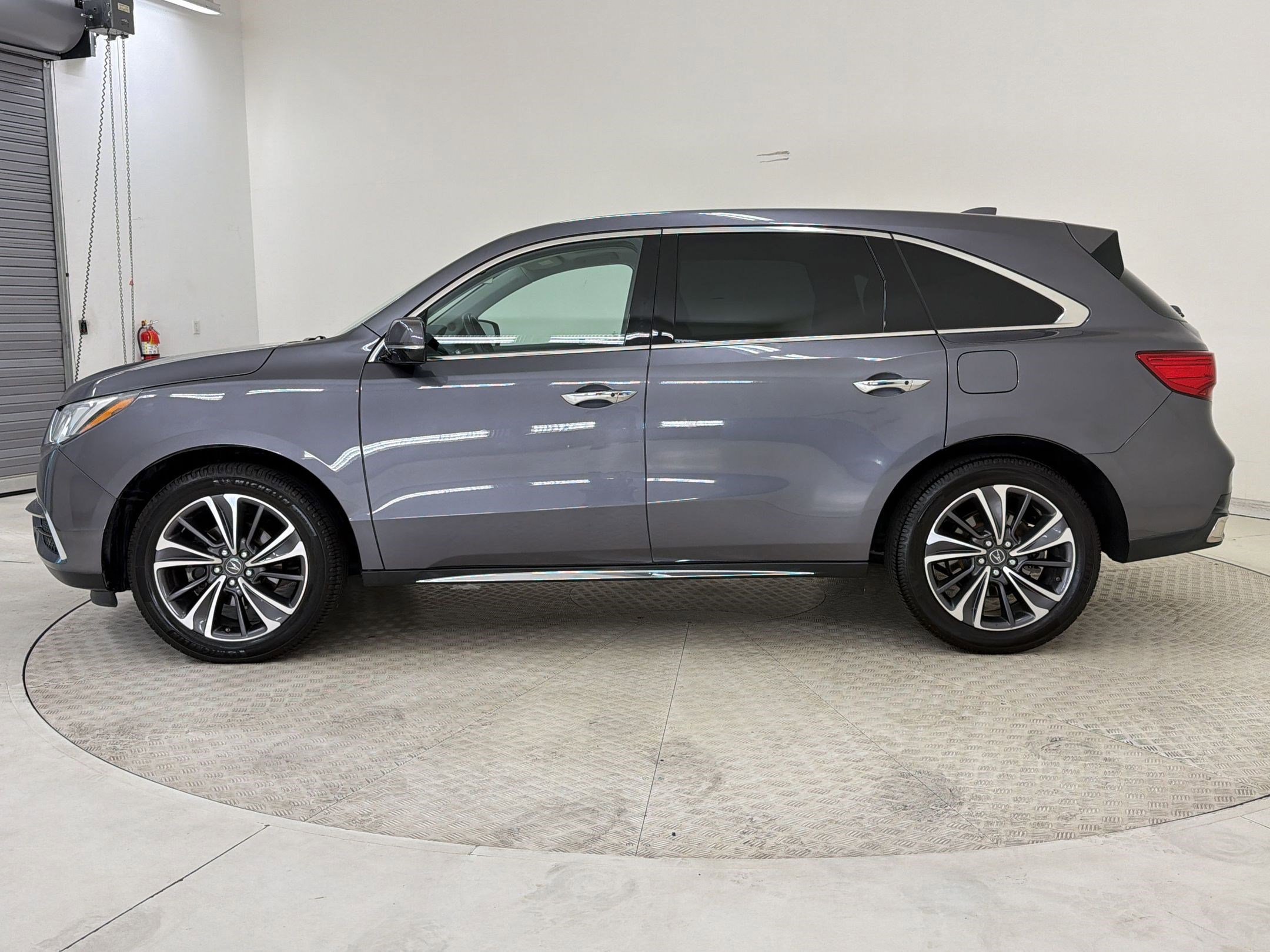 Used 2019 Acura MDX SH-AWD w/ Technology Package image 2