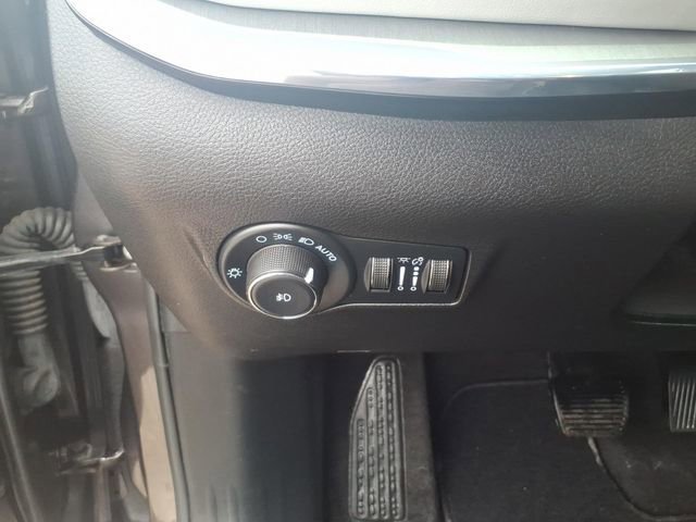 Used 2022 Jeep Compass Limited image 13