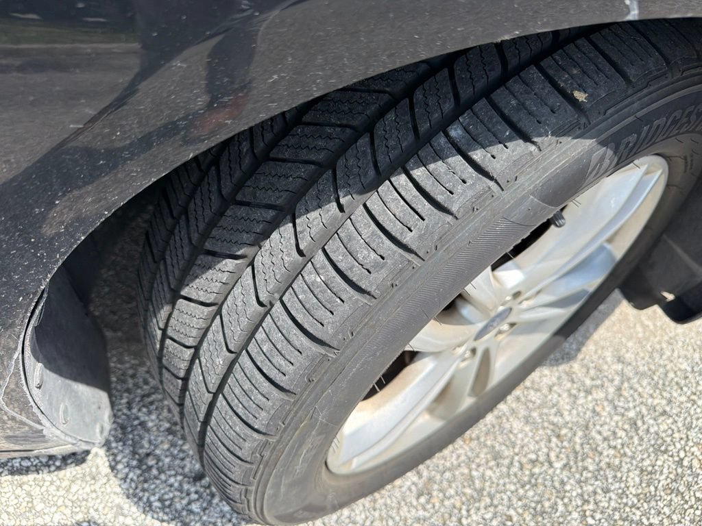 Certified 2018 Ford Fusion SE w/ Fusion SE Technology Package FWD image 5