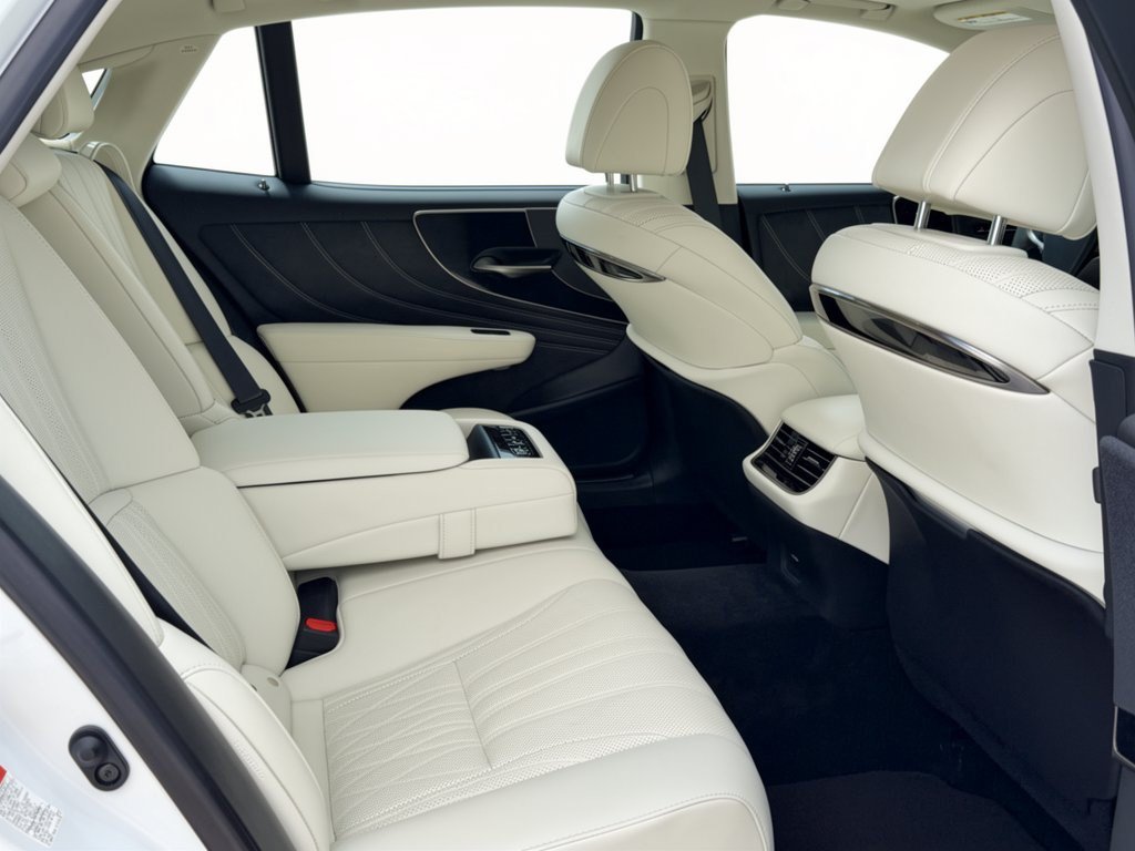 Used 2023 Lexus LS 500 w/ Interior Upgrade Package RWD image 29