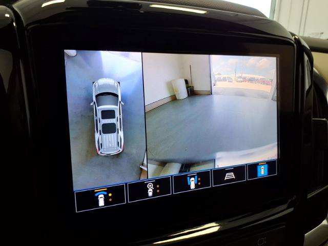 Used 2023 Chevrolet Traverse Premier FWD image 23