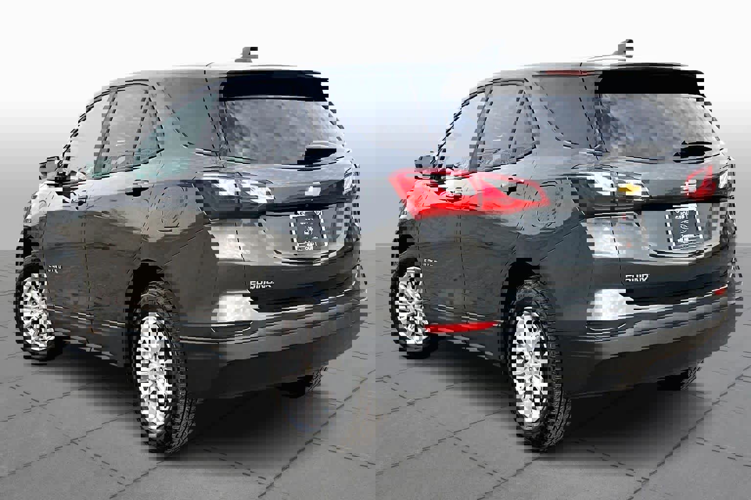 Used 2020 Chevrolet Equinox LS w/ LS Convenience Package image 4