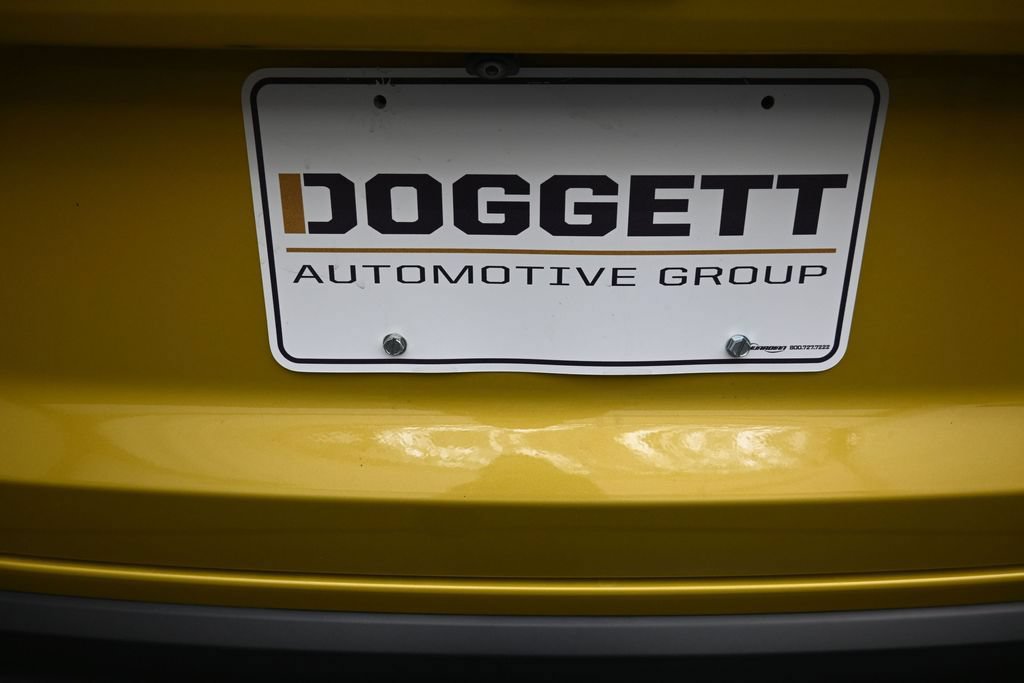 Used 2024 Chevrolet Trax RS w/ Sunroof Package FWD image 2