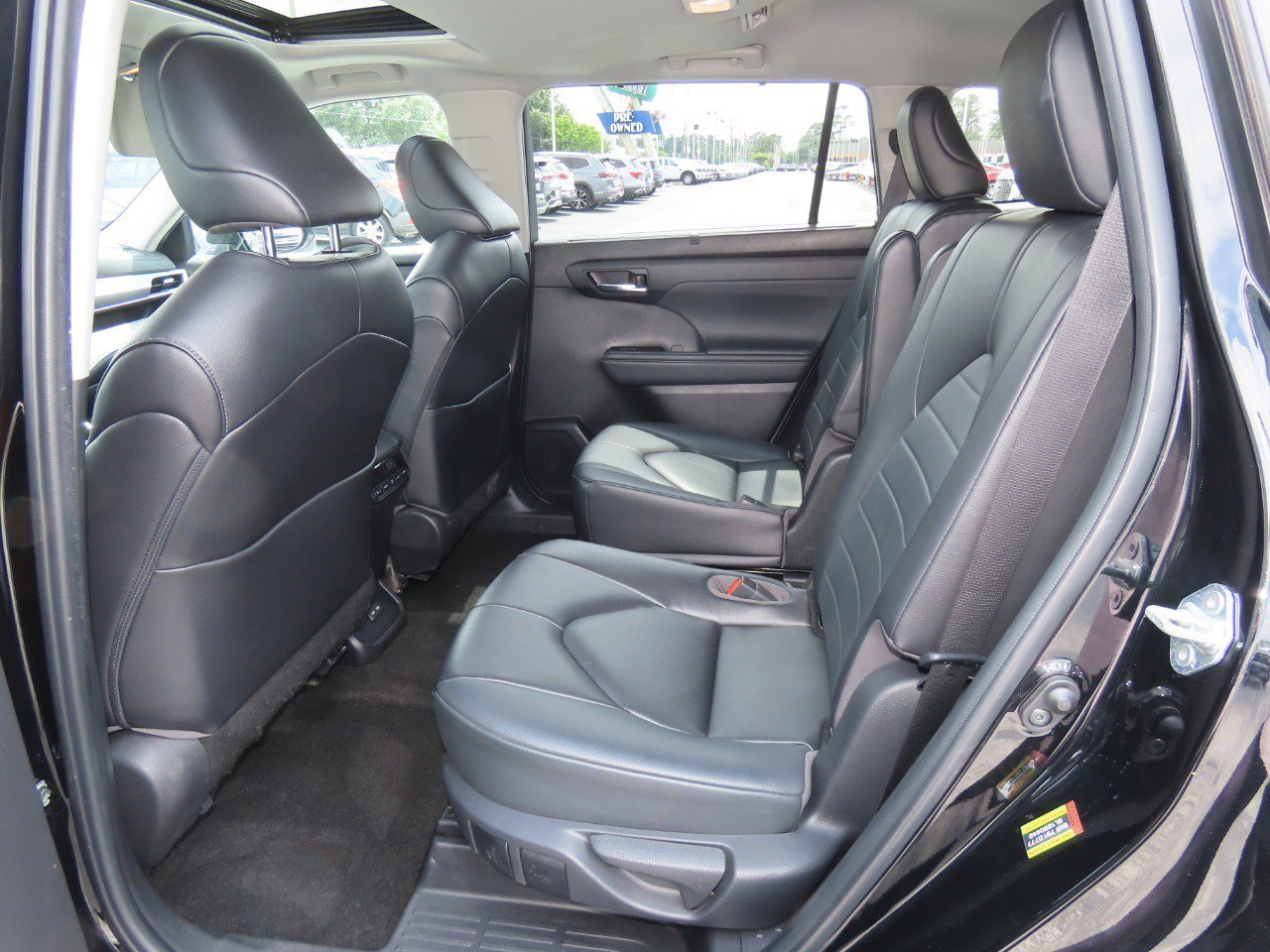 Used 2023 Toyota Highlander XLE FWD image 19