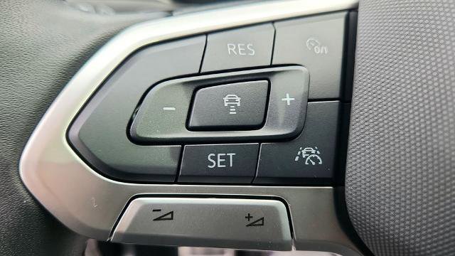 Used 2025 Volkswagen Atlas Peak Edition SE image 25