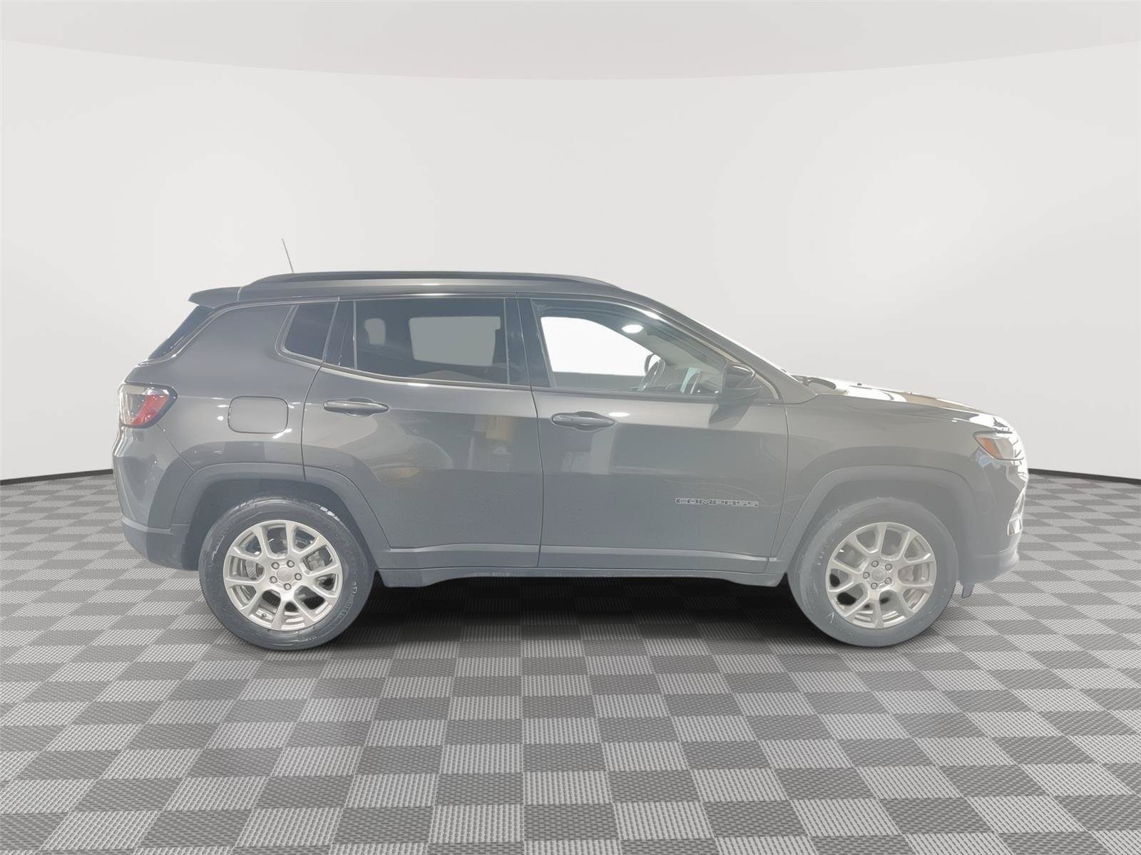 Used 2022 Jeep Compass Latitude AWD/4WD image 6