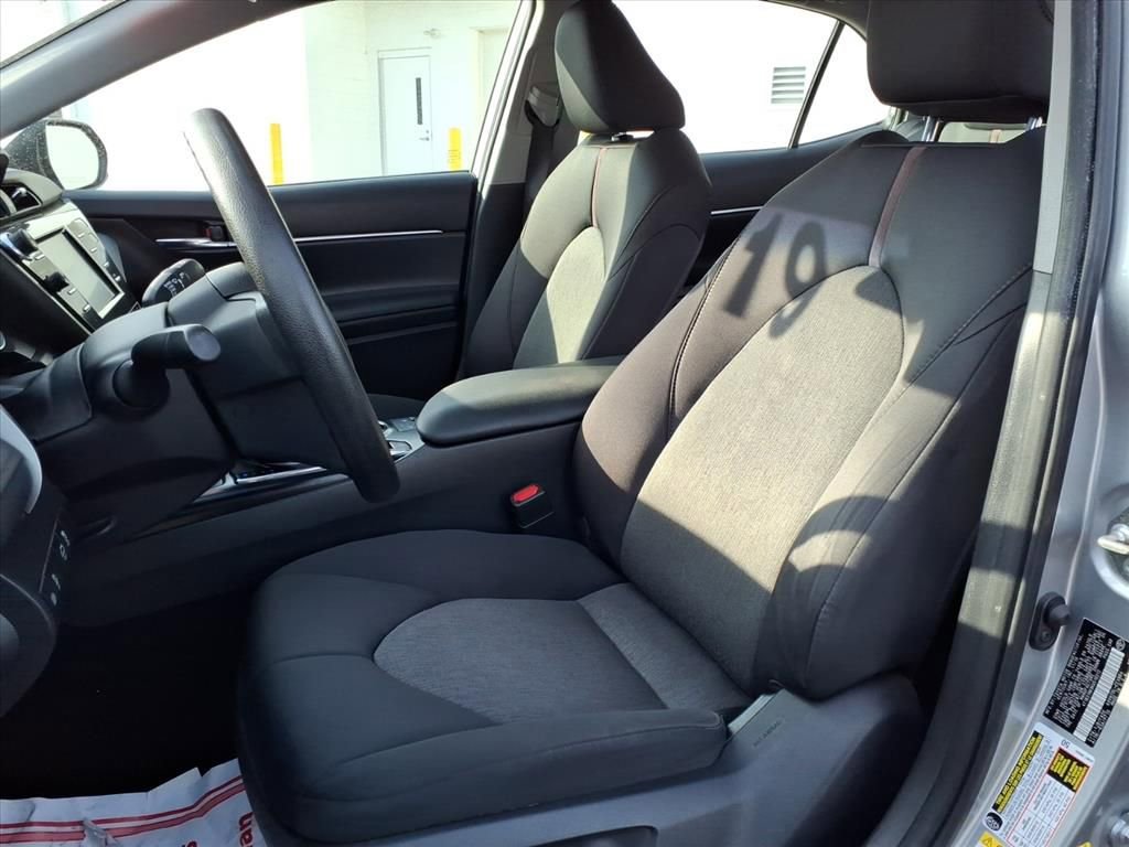 Used 2019 Toyota Camry LE image 18