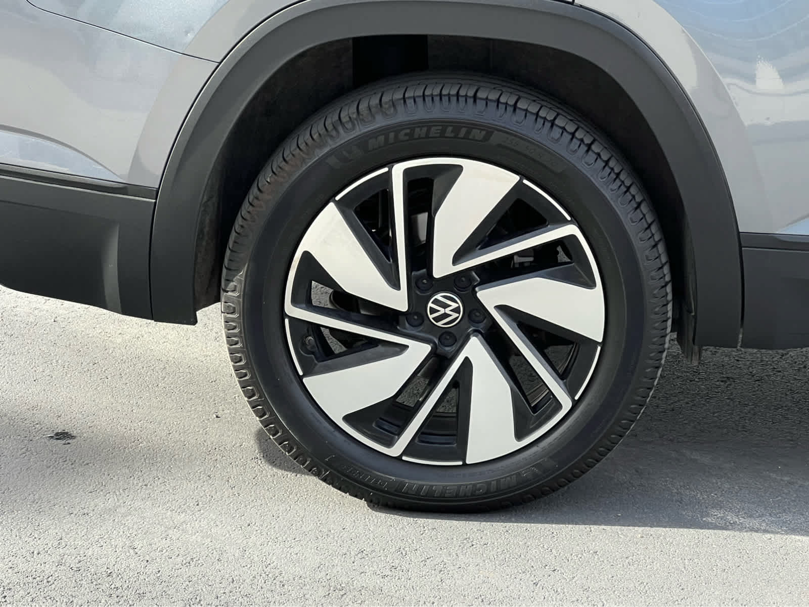Used 2024 Volkswagen Atlas SE AWD/4WD image 23