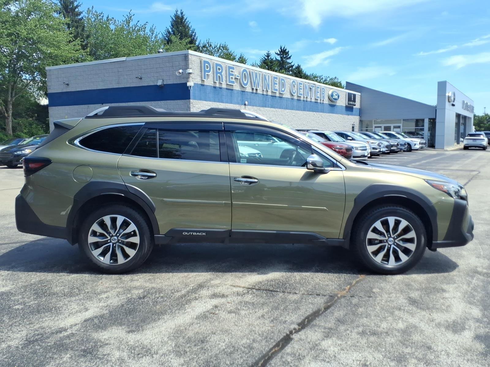 Used 2024 Subaru Outback Touring XT AWD/4WD image 2