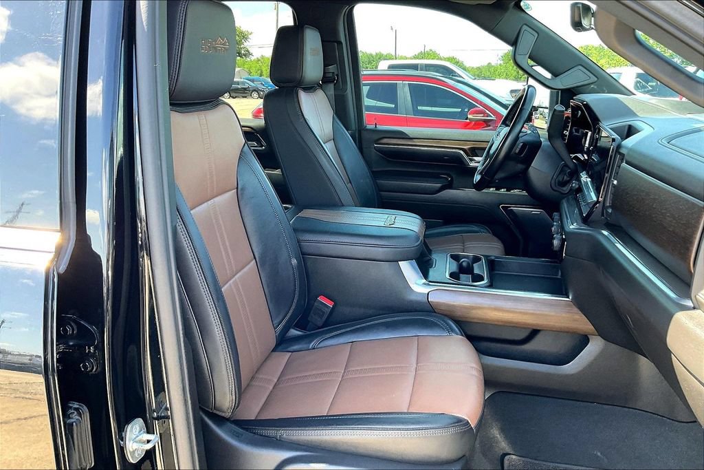 Used 2024 Chevrolet Silverado 3500 High Country w/ Technology Package AWD/4WD image 30