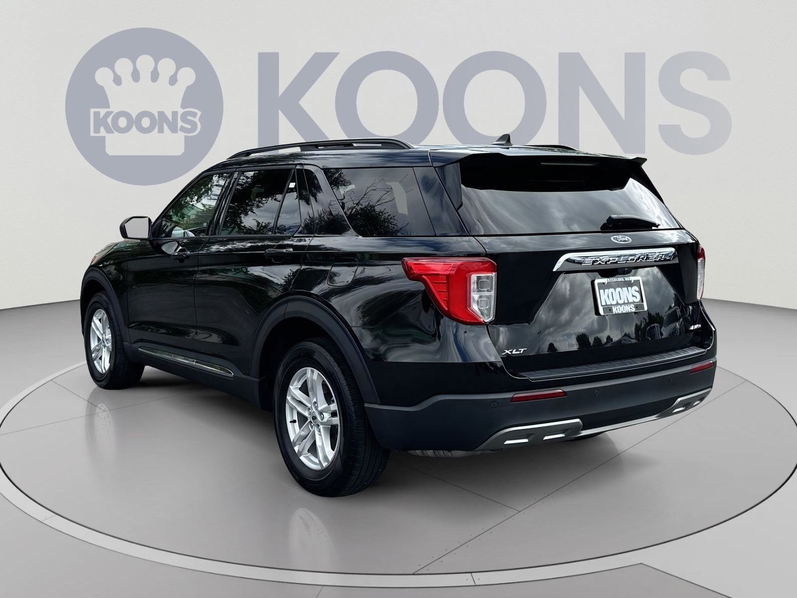 Certified 2022 Ford Explorer XLT w/ Equipment Group 202A AWD/4WD image 8