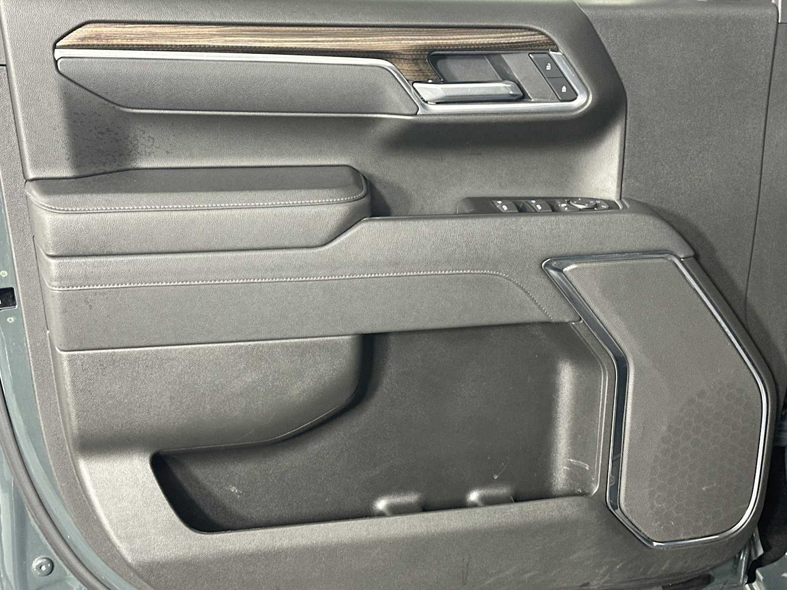 Used 2025 Chevrolet Silverado 1500 LT image 9